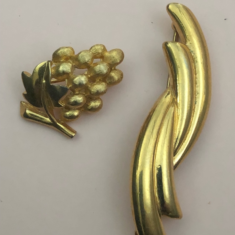 3 vintage brooches